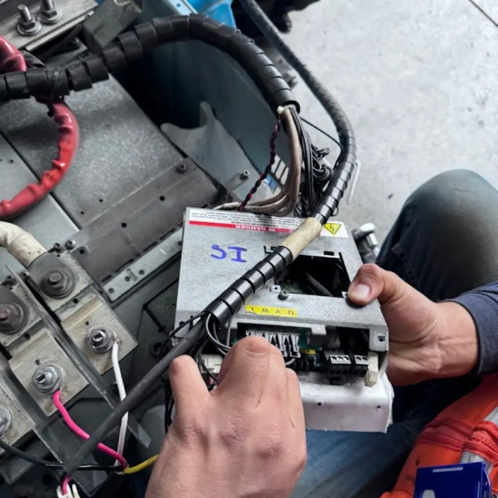 REPARACION DE VARIADOR SIEMENS MM440 DE 30HP (4)
